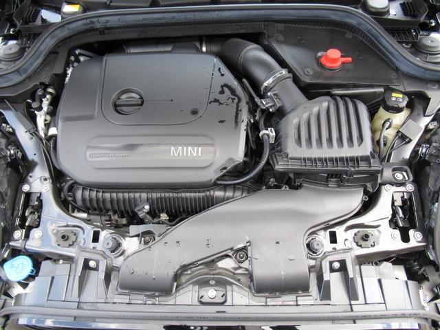 ＭＩＮＩ ジョンクーパーワークス　トラックスタイル　デジタルメーター　ヘッドアップディスプレイ　１８インチ　ナビ　ＥＴＣ２．０　ＬＥＤヘッドライト　リアカメラ　ＰＤＣ前後　コンフォート　ＡＣＣ　衝突軽減ブレーキ　ＳＯＳ　社外ドラレコ（20枚目）