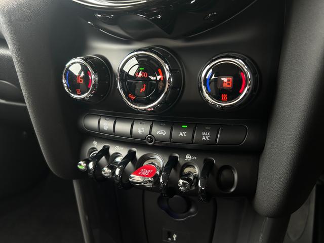 ＭＩＮＩ クーパーＤ　タッチパネルナビ　ＥＴＣ　ＬＥＤヘッドライト　リアカメラＰＤＣ前後　コンフォートアクセス　衝突軽減ブレーキ　ＳＯＳコール（30枚目）