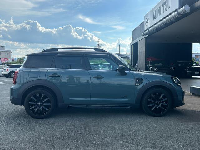 MINI クーパーSD クロスオーバー オール4 レザーシート シートヒーター 電動シート アップルカープレイ ETC2.0 リアカメラ PDC前後 衝突軽減ブレーキ ブラックエクステリア 18インチ 電動ゲート 社外地デジチューナー ドラレコ前後(4枚目)