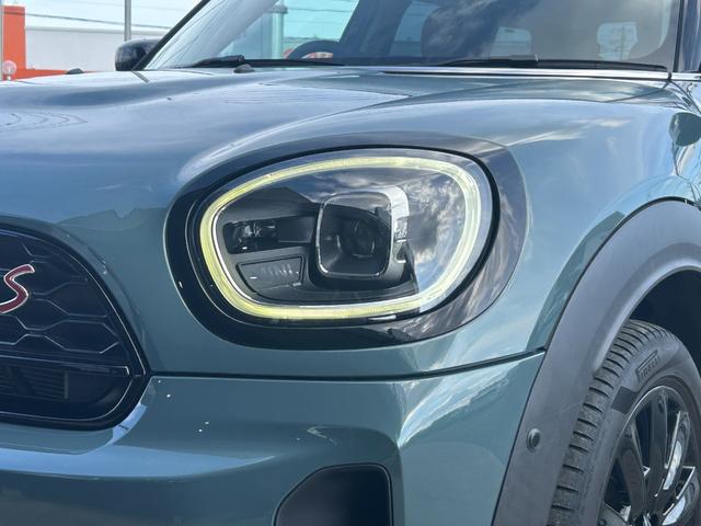 MINI クーパーSD クロスオーバー オール4 レザーシート シートヒーター 電動シート アップルカープレイ ETC2.0 リアカメラ PDC前後 衝突軽減ブレーキ ブラックエクステリア 18インチ 電動ゲート 社外地デジチューナー ドラレコ前後(9枚目)