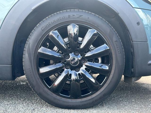 MINI クーパーSD クロスオーバー オール4 レザーシート シートヒーター 電動シート アップルカープレイ ETC2.0 リアカメラ PDC前後 衝突軽減ブレーキ ブラックエクステリア 18インチ 電動ゲート 社外地デジチューナー ドラレコ前後(17枚目)