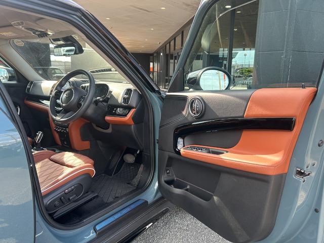 MINI クーパーSD クロスオーバー オール4 レザーシート シートヒーター 電動シート アップルカープレイ ETC2.0 リアカメラ PDC前後 衝突軽減ブレーキ ブラックエクステリア 18インチ 電動ゲート 社外地デジチューナー ドラレコ前後(20枚目)