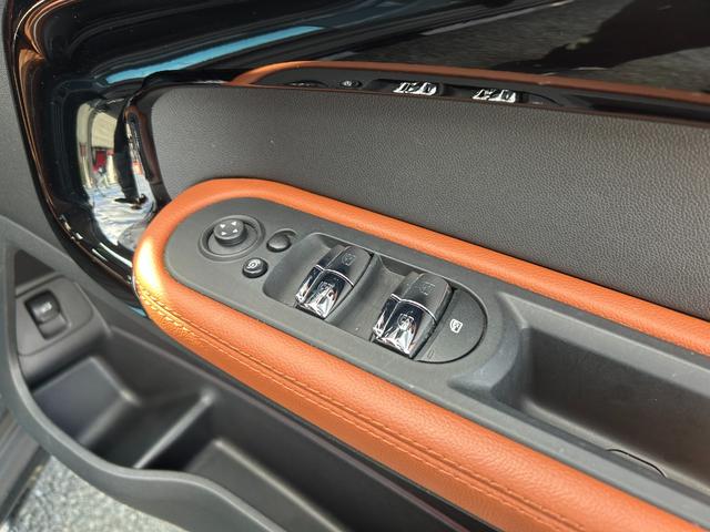 MINI クーパーSD クロスオーバー オール4 レザーシート シートヒーター 電動シート アップルカープレイ ETC2.0 リアカメラ PDC前後 衝突軽減ブレーキ ブラックエクステリア 18インチ 電動ゲート 社外地デジチューナー ドラレコ前後(22枚目)