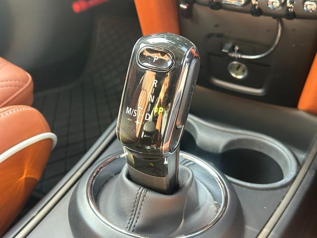 MINI クーパーSD クロスオーバー オール4 レザーシート シートヒーター 電動シート アップルカープレイ ETC2.0 リアカメラ PDC前後 衝突軽減ブレーキ ブラックエクステリア 18インチ 電動ゲート 社外地デジチューナー ドラレコ前後(38枚目)