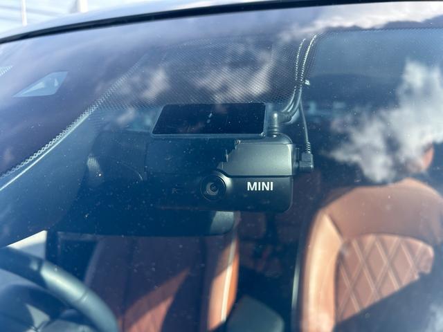 MINI クーパーSD クロスオーバー オール4 レザーシート シートヒーター 電動シート アップルカープレイ ETC2.0 リアカメラ PDC前後 衝突軽減ブレーキ ブラックエクステリア 18インチ 電動ゲート 社外地デジチューナー ドラレコ前後(44枚目)