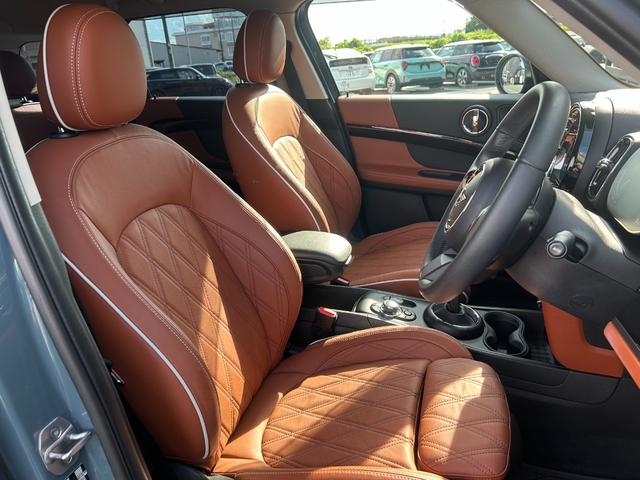 MINI クーパーSD クロスオーバー オール4 レザーシート シートヒーター 電動シート アップルカープレイ ETC2.0 リアカメラ PDC前後 衝突軽減ブレーキ ブラックエクステリア 18インチ 電動ゲート 社外地デジチューナー ドラレコ前後(46枚目)