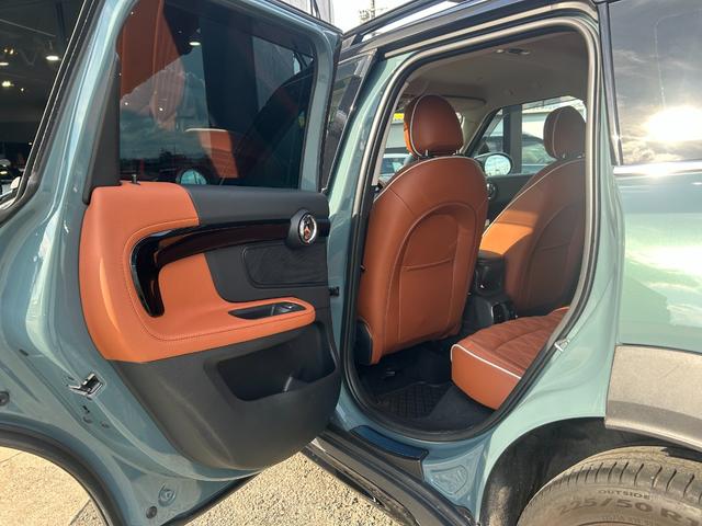 MINI クーパーSD クロスオーバー オール4 レザーシート シートヒーター 電動シート アップルカープレイ ETC2.0 リアカメラ PDC前後 衝突軽減ブレーキ ブラックエクステリア 18インチ 電動ゲート 社外地デジチューナー ドラレコ前後(56枚目)