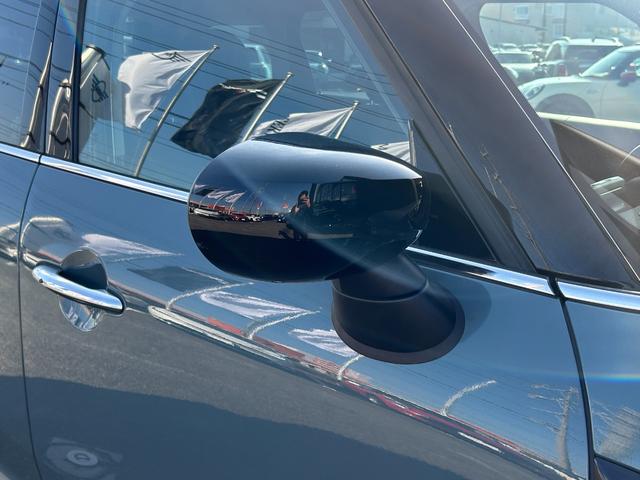 ＭＩＮＩ クーパーＤ　クロスオーバー　タッチパネルナビ　ＥＴＣ２．０　ＬＥＤヘッドライト　リアカメラ　ＰＤＣ前後　コンフォートアクセス　衝突軽減ブレーキ　ＡＣＣ　ＳＯＳコール　１８インチ　デジタルメーター　ヘッドアップディスプレイ（13枚目）