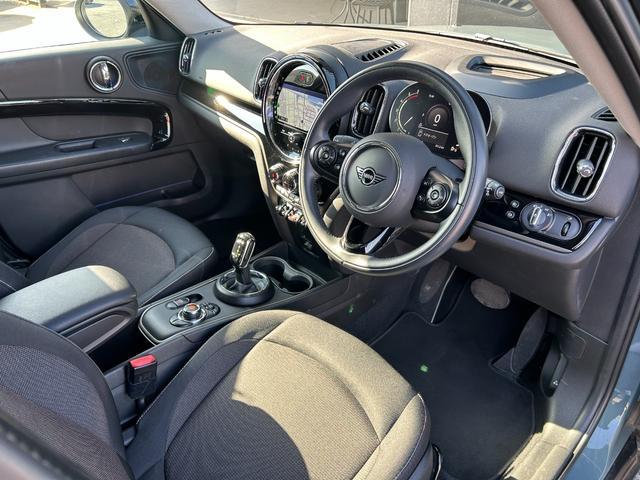 ＭＩＮＩ クーパーＤ　クロスオーバー　タッチパネルナビ　ＥＴＣ２．０　ＬＥＤヘッドライト　リアカメラ　ＰＤＣ前後　コンフォートアクセス　衝突軽減ブレーキ　ＡＣＣ　ＳＯＳコール　１８インチ　デジタルメーター　ヘッドアップディスプレイ（21枚目）