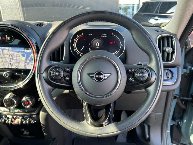 ＭＩＮＩ クーパーＤ　クロスオーバー　タッチパネルナビ　ＥＴＣ２．０　ＬＥＤヘッドライト　リアカメラ　ＰＤＣ前後　コンフォートアクセス　衝突軽減ブレーキ　ＡＣＣ　ＳＯＳコール　１８インチ　デジタルメーター　ヘッドアップディスプレイ（22枚目）