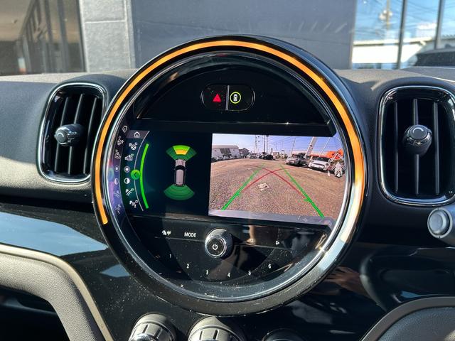 ＭＩＮＩ クーパーＤ　クロスオーバー　タッチパネルナビ　ＥＴＣ２．０　ＬＥＤヘッドライト　リアカメラ　ＰＤＣ前後　コンフォートアクセス　衝突軽減ブレーキ　ＡＣＣ　ＳＯＳコール　１８インチ　デジタルメーター　ヘッドアップディスプレイ（29枚目）