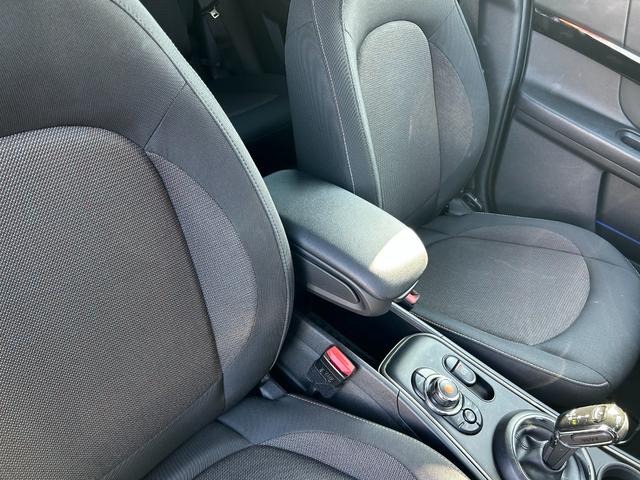 ＭＩＮＩ クーパーＤ　クロスオーバー　タッチパネルナビ　ＥＴＣ２．０　ＬＥＤヘッドライト　リアカメラ　ＰＤＣ前後　コンフォートアクセス　衝突軽減ブレーキ　ＡＣＣ　ＳＯＳコール　１８インチ　デジタルメーター　ヘッドアップディスプレイ（35枚目）