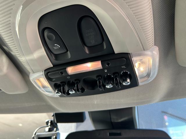 ＭＩＮＩ クーパーＤ　クロスオーバー　タッチパネルナビ　ＥＴＣ２．０　ＬＥＤヘッドライト　リアカメラ　ＰＤＣ前後　コンフォートアクセス　衝突軽減ブレーキ　ＡＣＣ　ＳＯＳコール　１８インチ　デジタルメーター　ヘッドアップディスプレイ（39枚目）