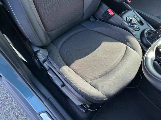 ＭＩＮＩ クーパーＤ　クロスオーバー　タッチパネルナビ　ＥＴＣ２．０　ＬＥＤヘッドライト　リアカメラ　ＰＤＣ前後　コンフォートアクセス　衝突軽減ブレーキ　ＡＣＣ　ＳＯＳコール　１８インチ　デジタルメーター　ヘッドアップディスプレイ（46枚目）