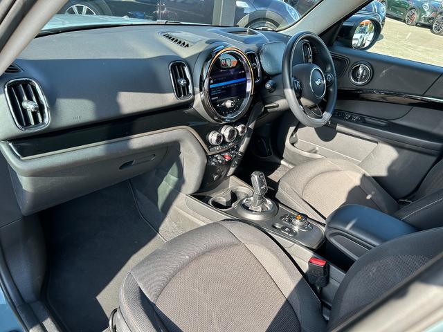 ＭＩＮＩ クーパーＤ　クロスオーバー　タッチパネルナビ　ＥＴＣ２．０　ＬＥＤヘッドライト　リアカメラ　ＰＤＣ前後　コンフォートアクセス　衝突軽減ブレーキ　ＡＣＣ　ＳＯＳコール　１８インチ　デジタルメーター　ヘッドアップディスプレイ（49枚目）