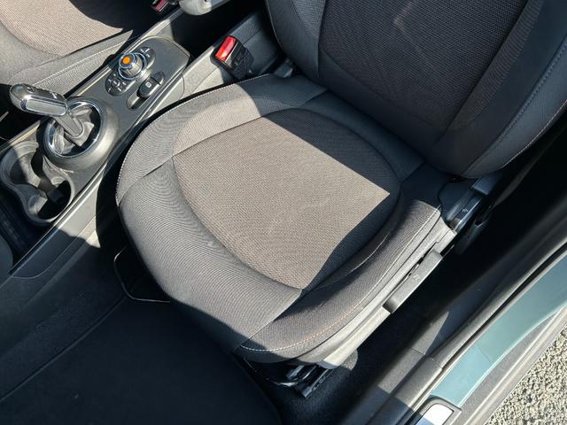 ＭＩＮＩ クーパーＤ　クロスオーバー　タッチパネルナビ　ＥＴＣ２．０　ＬＥＤヘッドライト　リアカメラ　ＰＤＣ前後　コンフォートアクセス　衝突軽減ブレーキ　ＡＣＣ　ＳＯＳコール　１８インチ　デジタルメーター　ヘッドアップディスプレイ（52枚目）