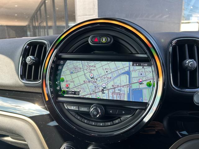 ＭＩＮＩ ジョンクーパーワークス　クロスオーバー　タッチパネルナビ　ＥＴＣ２．０　ＬＥＤライト　Ｒカメラ　ＰＤＣ前後　コンフォートアクセス　衝突軽減ブレーキ　ＡＣＣ　ＳＯＳコール　１９インチ　シートヒーター　ヘッドアップディスプレイ　ドラレコ前後（26枚目）