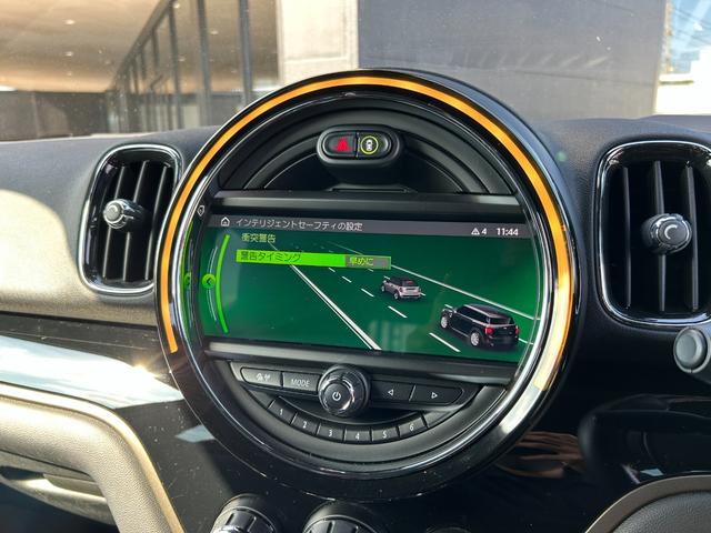 ＭＩＮＩ ジョンクーパーワークス　クロスオーバー　タッチパネルナビ　ＥＴＣ２．０　ＬＥＤライト　Ｒカメラ　ＰＤＣ前後　コンフォートアクセス　衝突軽減ブレーキ　ＡＣＣ　ＳＯＳコール　１９インチ　シートヒーター　ヘッドアップディスプレイ　ドラレコ前後（28枚目）