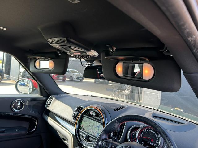 ＭＩＮＩ ジョンクーパーワークス　クロスオーバー　タッチパネルナビ　ＥＴＣ２．０　ＬＥＤライト　Ｒカメラ　ＰＤＣ前後　コンフォートアクセス　衝突軽減ブレーキ　ＡＣＣ　ＳＯＳコール　１９インチ　シートヒーター　ヘッドアップディスプレイ　ドラレコ前後（39枚目）