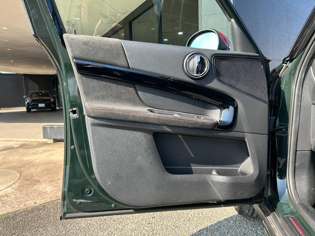 ＭＩＮＩ ジョンクーパーワークス　クロスオーバー　タッチパネルナビ　ＥＴＣ２．０　ＬＥＤライト　Ｒカメラ　ＰＤＣ前後　コンフォートアクセス　衝突軽減ブレーキ　ＡＣＣ　ＳＯＳコール　１９インチ　シートヒーター　ヘッドアップディスプレイ　ドラレコ前後（45枚目）