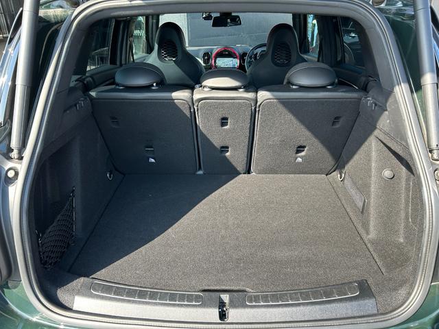 ＭＩＮＩ ジョンクーパーワークス　クロスオーバー　タッチパネルナビ　ＥＴＣ２．０　ＬＥＤライト　Ｒカメラ　ＰＤＣ前後　コンフォートアクセス　衝突軽減ブレーキ　ＡＣＣ　ＳＯＳコール　１９インチ　シートヒーター　ヘッドアップディスプレイ　ドラレコ前後（59枚目）