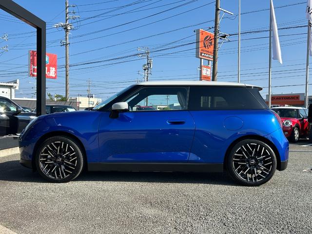 ＭＩＮＩ クーパーＳＥ　クラシック・トリム　フェイバードトリム　ナビ　アップルカープレイ　アンドロイドオート　パワーシート　シートヒーター　ハンドルヒーター　アラウンドビューモニター（8枚目）