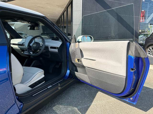 ＭＩＮＩ クーパーＳＥ　クラシック・トリム　フェイバードトリム　ナビ　アップルカープレイ　アンドロイドオート　パワーシート　シートヒーター　ハンドルヒーター　アラウンドビューモニター（37枚目）