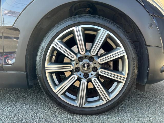 ＭＩＮＩ クーパーＳ　クラブマン　レザーシート　シートヒーター　電動シート　タッチパネルナビ　ＥＴＣ２．０　ＬＥＤヘッドライト　リアカメラ　ＰＤＣ前後　コンフォートアクセス　ＡＣＣ　衝突軽減ブレーキ　ＳＯＳコール　１７インチ（17枚目）