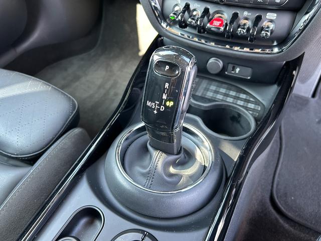 ＭＩＮＩ クーパーＳ　クラブマン　レザーシート　シートヒーター　電動シート　タッチパネルナビ　ＥＴＣ２．０　ＬＥＤヘッドライト　リアカメラ　ＰＤＣ前後　コンフォートアクセス　ＡＣＣ　衝突軽減ブレーキ　ＳＯＳコール　１７インチ（31枚目）