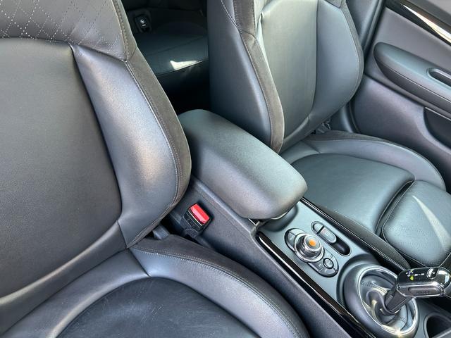 ＭＩＮＩ クーパーＳ　クラブマン　レザーシート　シートヒーター　電動シート　タッチパネルナビ　ＥＴＣ２．０　ＬＥＤヘッドライト　リアカメラ　ＰＤＣ前後　コンフォートアクセス　ＡＣＣ　衝突軽減ブレーキ　ＳＯＳコール　１７インチ（35枚目）