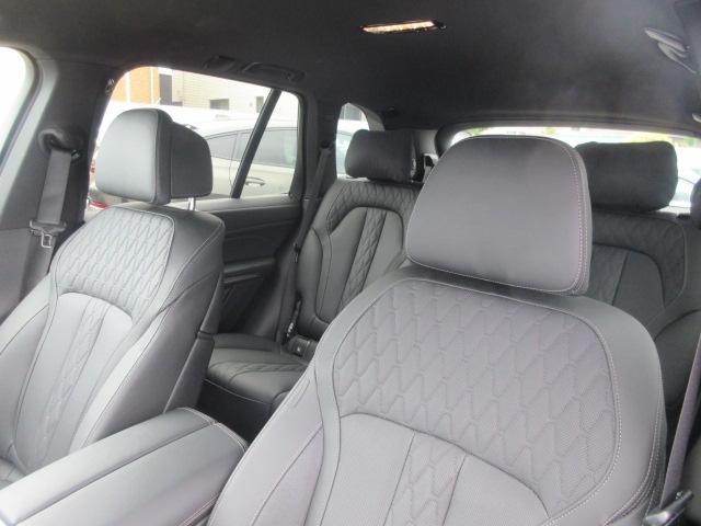 Ｘ５ ｘＤｒｉｖｅ　４０ｄ　Ｍスポーツ　４ＷＤ／カーブドディスプレイ／ブラックレザーシート／ベンチレーションシート／ヘッドアップディスプレイ／ハーマンカードンスピーカー／ソフトクローズ／デモカー（18枚目）