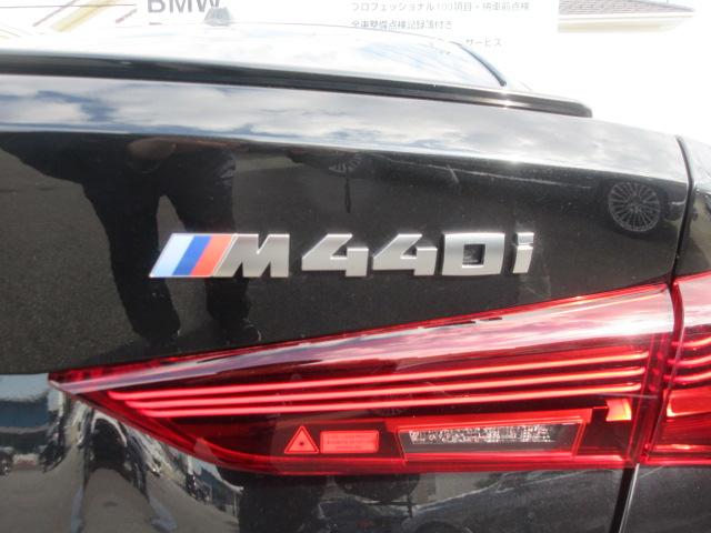 4シリーズ M440i xDriveクーペ カーブドディスプレイ/モカレザーシート/全方位カメラ/アップルカープレイ/HUD/ハーマカードンスピーカー/デモカー(10枚目)