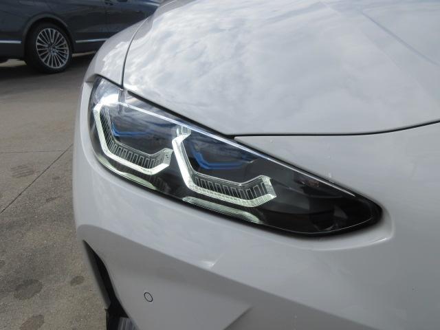 M4 M4クーペ MT車/カーボンルーフ/ハーマンカードン/ブラックレザーシート/シートヒーター/アクティブクルーズコントロール/純正地デジチューナー/ヘッドアップディスプレイ/全周囲カメラ/認定車(9枚目)