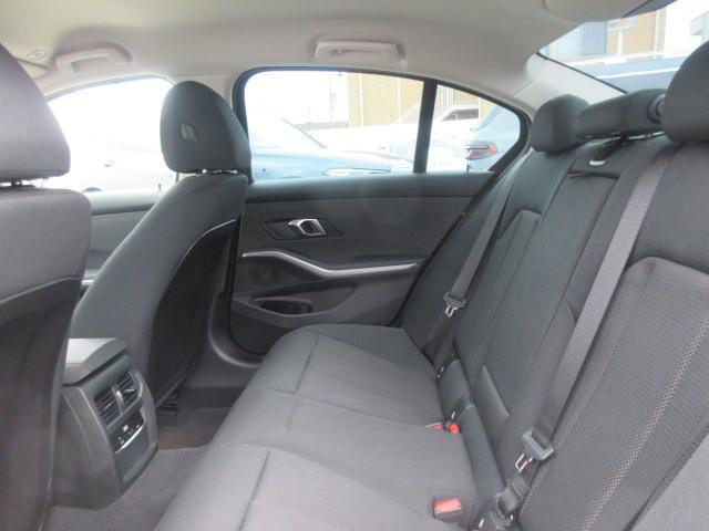 後部座席の方もゆったり乗車可能です！