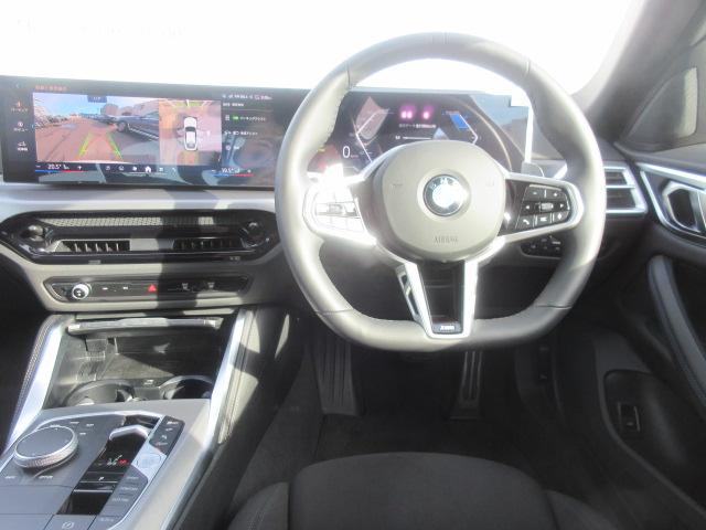 雰囲気のあるインパネ周りです。各スイッチも操作しやすい配慮がなされております。