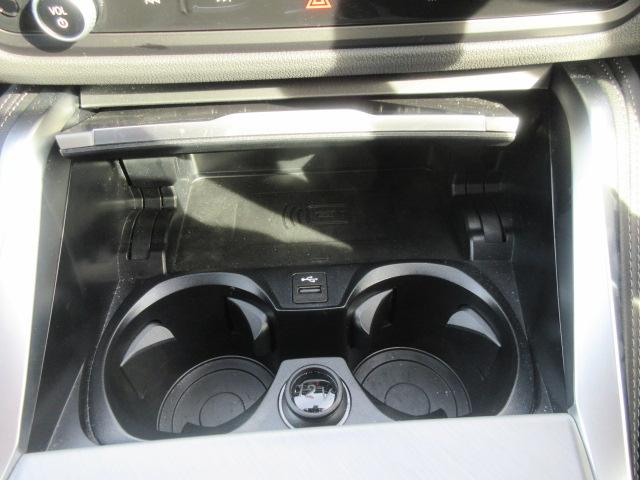 スマホのワイヤレスチャージが出来ます。