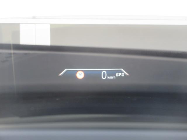 ヘッドアップディスプレイ装備です。