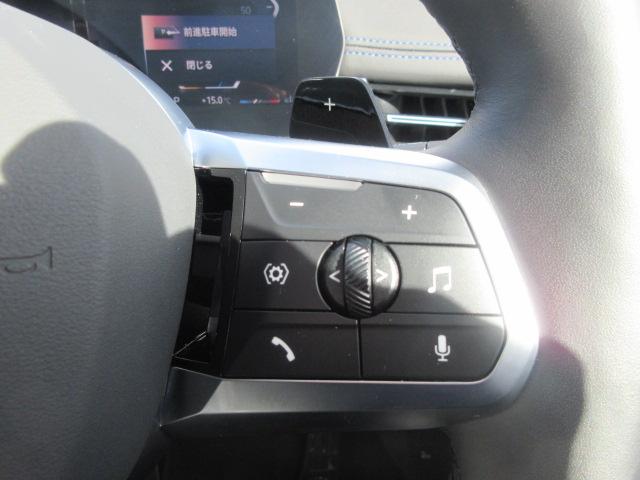 ステアリングスイッチにてオーディオやハンズフリー電話など操作が可能です。目線を動かさず操作可能です。
