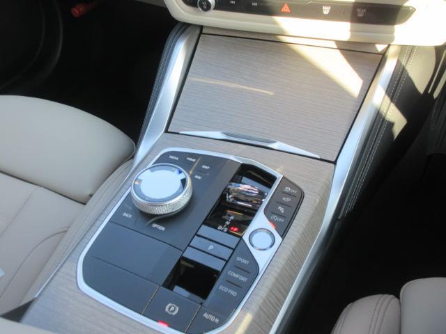 �V���ɃX�C�b�`���̃Z���N�g���o�[���̗p�B