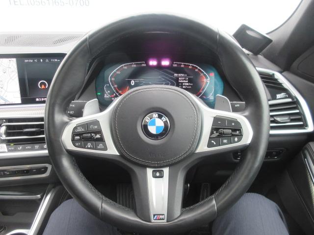 �X�e�A�����O�X�C�b�`�ɂăI�[�f�B�I��n���Y�t���[�d�b�ȂǑ��삪�\�ł��B�ڐ��𓮂���������\�ł��B