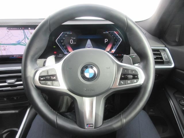 �X�e�A�����O�X�C�b�`�ɂăI�[�f�B�I��n���Y�t���[�d�b�ȂǑ��삪�\�ł��B�ڐ��𓮂���������\�ł��B