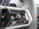 ステアリングスイッチにてオーディオやハンズフリー電話など操作が可能です。目線を動かさず操作可能です。