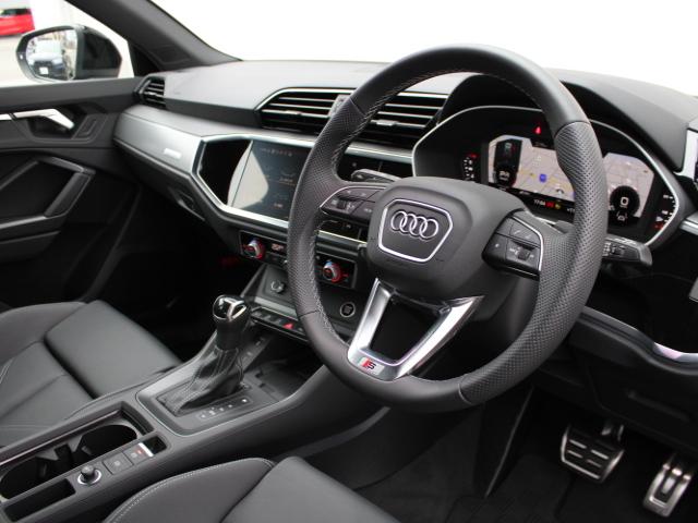 Ｑ３ ３５ＴＤＩクワトロ　Ｓライン　コンビニエンス＆アシスタンスパッケージ　プラスパッケージ　スマートフォンインターフェイス（24枚目）