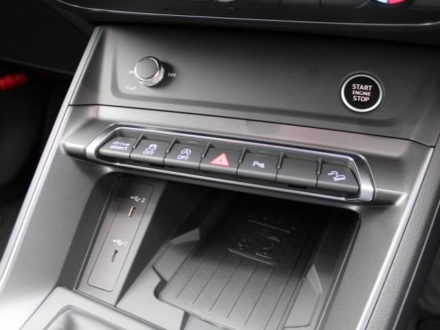 Ｑ３ ３５ＴＤＩクワトロ　Ｓライン　コンビニエンス＆アシスタンスパッケージ　プラスパッケージ　スマートフォンインターフェイス（42枚目）