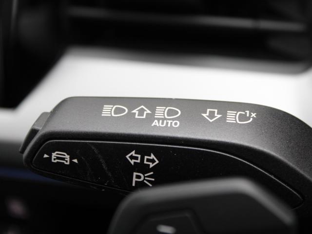 Q4スポーツバック e-トロン advanced インテリアプラスP マトリクスLEDヘッドライト パーシャルレザー マルチカラーアンビエントライティング アコースティックガラス シートヒーター(31枚目)