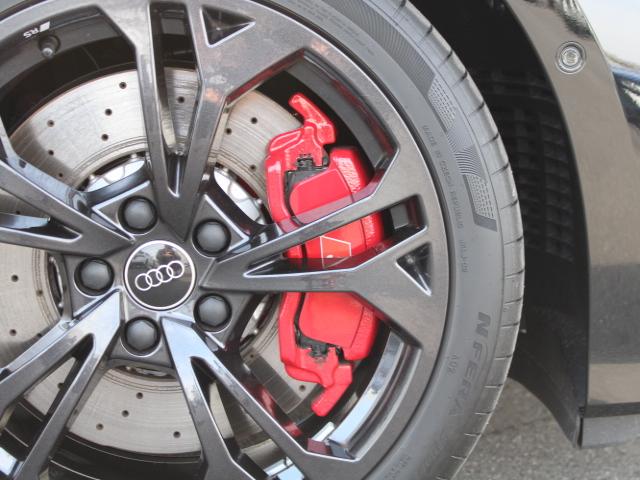 S3 スポーツバック ブラックAudi rings&ブラックスタイリングパッケージダンピングコントロールサスペンションSONOS 3Dサウンドシステムカラードブレーキキャリパーレッド(10枚目)