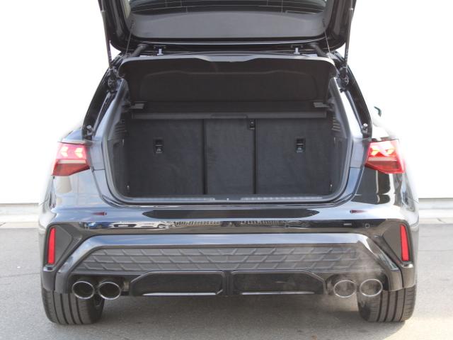 S3 スポーツバック ブラックAudi rings&ブラックスタイリングパッケージダンピングコントロールサスペンションSONOS 3Dサウンドシステムカラードブレーキキャリパーレッド(19枚目)