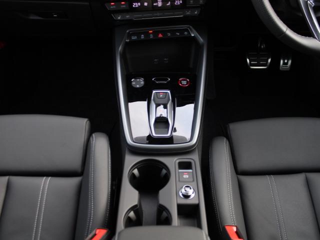 S3 スポーツバック ブラックAudi rings&ブラックスタイリングパッケージダンピングコントロールサスペンションSONOS 3Dサウンドシステムカラードブレーキキャリパーレッド(24枚目)