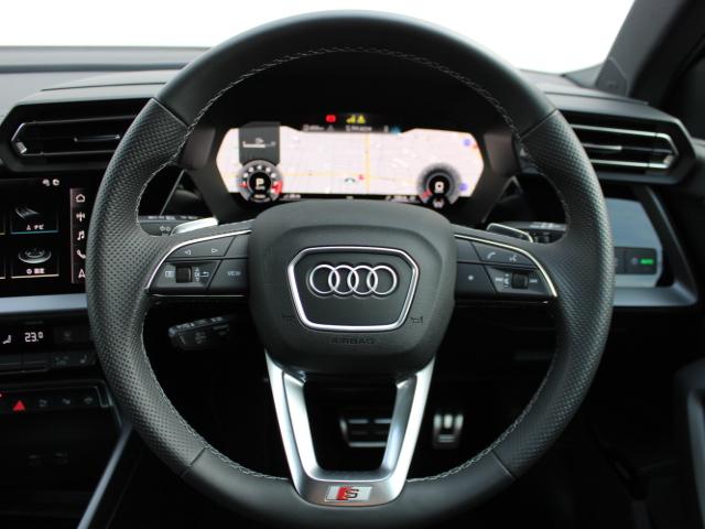 S3 スポーツバック ブラックAudi rings&ブラックスタイリングパッケージダンピングコントロールサスペンションSONOS 3Dサウンドシステムカラードブレーキキャリパーレッド(26枚目)