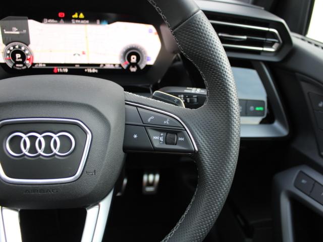 S3 スポーツバック ブラックAudi rings&ブラックスタイリングパッケージダンピングコントロールサスペンションSONOS 3Dサウンドシステムカラードブレーキキャリパーレッド(29枚目)